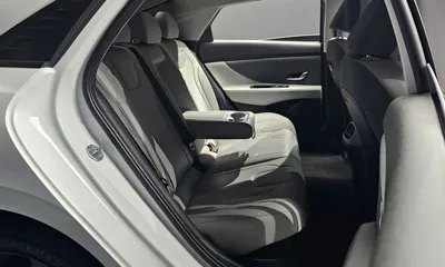Hyundai Avante 2023, 27993 км, за 64993.8 USD - фото 12