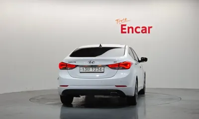 Hyundai Avante 2014, 103358 км, за 4355.46 USD