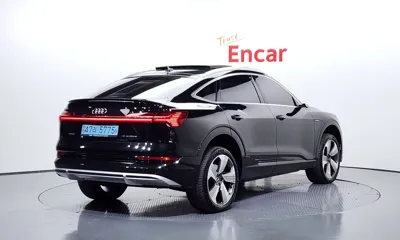 Audi e-tron 2022, 72037 км, за 30331.1 USD