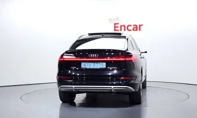 Audi e-tron 2022, 72037 км, за 30331.1 USD
