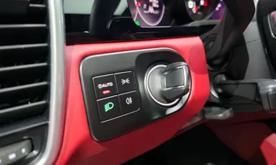 Porsche Cayenne 2023, 31119 км, за 71721.36 USD - фото 9