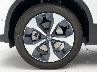 Volvo XC40 2026, 824 км, за 29253.06 USD