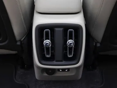 Volvo XC40 2026, 824 км, за 29253.06 USD - фото 16
