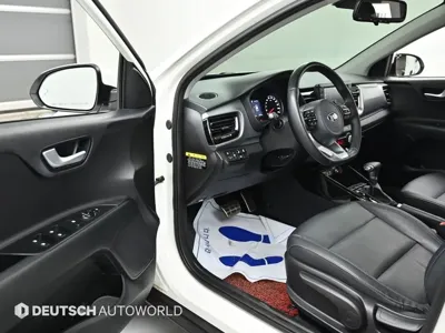 Kia Stonic 2018, 95975 км, за 6892.48 USD - фото 11