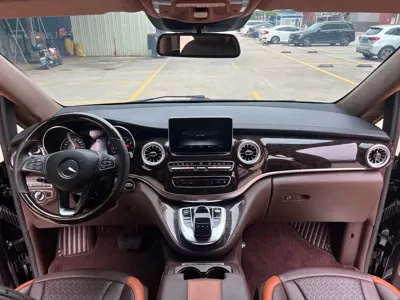 Mercedes-Benz V-Class 2020, 164000 км, за 24984.8 USD