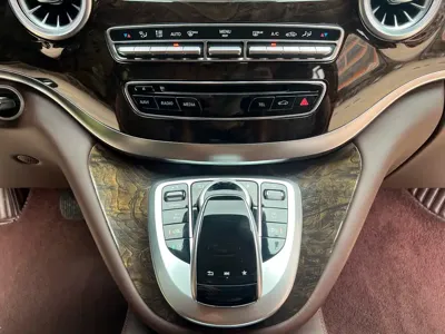 Mercedes-Benz V-Class 2020, 164000 км, за 24984.8 USD - фото 20