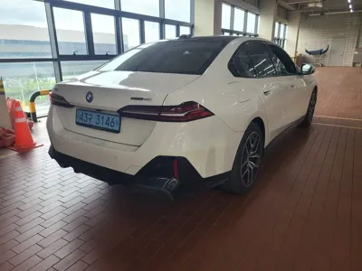 BMW i5 2024, 42100 км, за 41279.32 USD