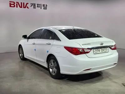 Hyundai Sonata 2013, 233108 км, за 2148.86 USD