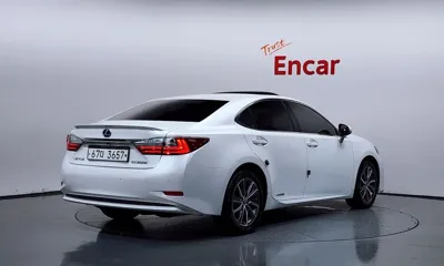Lexus ES 2017, 68593 км, за 17551.84 USD
