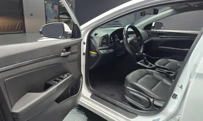 Hyundai Avante 2017, 114961 км, за 6049.97 USD - фото 10