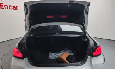 BMW 5-Series 2022, 52996 км, за 25496.67 USD - фото 20