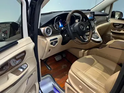 Mercedes-Benz V-Class 2022, 57000 км, за 39132.73 USD - фото 7
