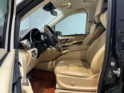 Mercedes-Benz V-Class 2022, 57000 км, за 39132.73 USD - фото 9