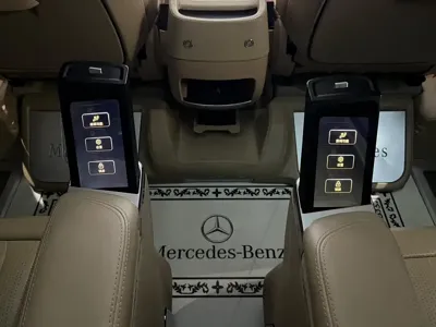 Mercedes-Benz V-Class 2022, 57000 км, за 39132.73 USD - фото 11