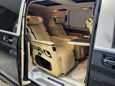 Mercedes-Benz V-Class 2022, 57000 км, за 39132.73 USD - фото 19