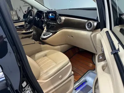 Mercedes-Benz V-Class 2022, 57000 км, за 39132.73 USD - фото 20