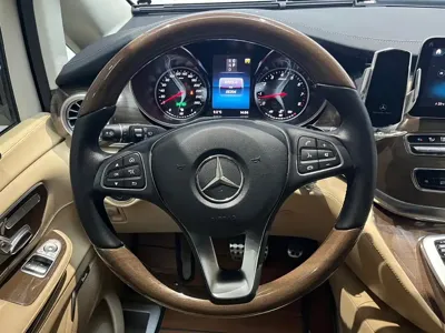 Mercedes-Benz V-Class 2022, 57000 км, за 39132.73 USD - фото 23