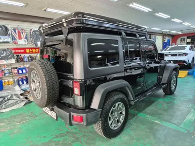 Jeep Wrangler 2017, 79300 км, за 17067.09 USD