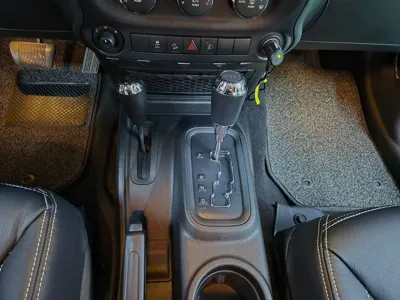 Jeep Wrangler 2017, 79300 км, за 16930.38 USD - фото 6