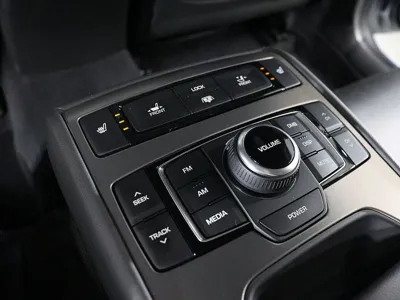 Hyundai Genesis 2016, 162047 км, за 7356.8 USD - фото 12
