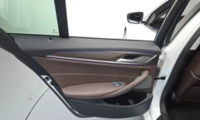 BMW 5-Series 2022, 51700 км, за 27241.7 USD - фото 25