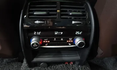 BMW 5-Series 2022, 51700 км, за 27241.7 USD - фото 31