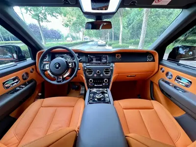 Rolls-Royce Cullinan 2025, 7100 км, за 806341.04 USD