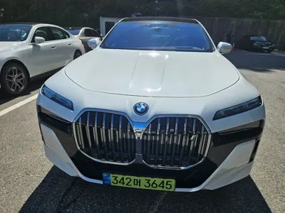 BMW i7 2026, 5400 км, за 84569.42 USD