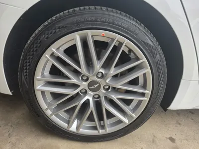 Genesis G70 2020, 115415 км, за 13004.17 USD