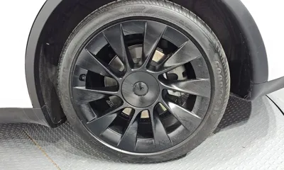 Tesla Model Y 2024, 16524 км, за 26710.11 USD - фото 21