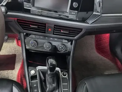 Volkswagen Sagitar 2020, 94000 км, за 9842.48 USD - фото 9