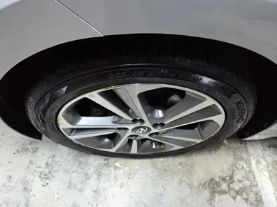 Hyundai Avante 2018, 118344 км, за 5821.19 USD