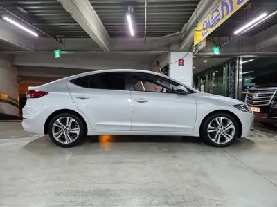 Hyundai Avante 2018, 118344 км, за 5821.19 USD - фото 19