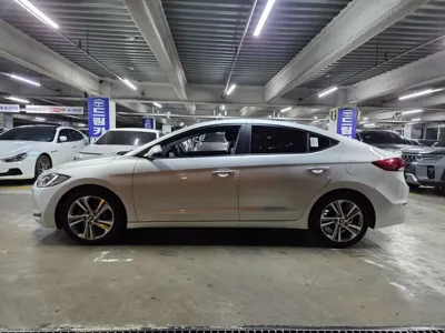 Hyundai Avante 2018, 118344 км, за 5821.19 USD - фото 20