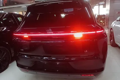 Li Auto L8 2023, 66000 км, за 35008 USD
