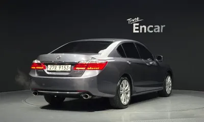 Honda Accord 2013, 70499 км, за 5880.41 USD