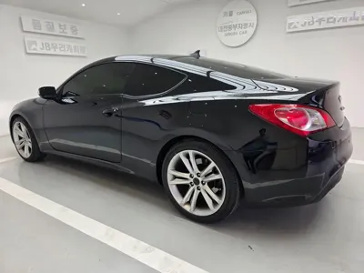 Hyundai Genesis 2010, 167828 км, за 2461.6 USD
