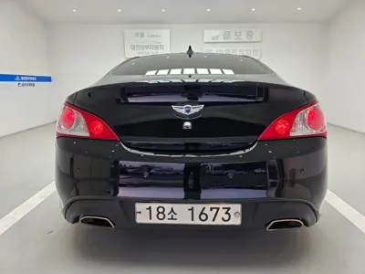 Hyundai Genesis 2010, 167828 км, за 2461.6 USD