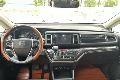 Honda Elysion 2019, 95600 км, за 24618 USD - фото 8