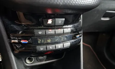 Peugeot 2008 2019, 104081 км, за 5901.27 USD - фото 15