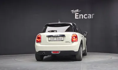 MINI Cooper 2016, 123002 км, за 3479.06 USD