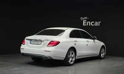 Mercedes-Benz E-Class 2018, 91358 км, за 15961.63 USD