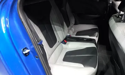Hyundai Veloster 2019, 57128 км, за 7928.64 USD - фото 12