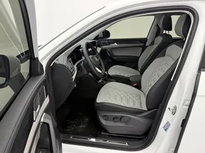 Volkswagen Tayron 2023, 25000 км, за 27115.06 USD - фото 22