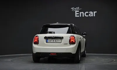 MINI Cooper 2020, 57169 км, за 10408.54 USD