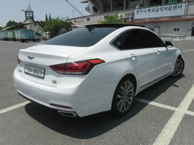 Hyundai Genesis 2016, 72000 км, за 10699.75 USD
