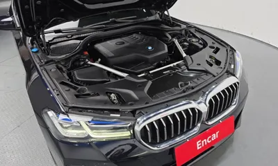BMW 5-Series 2023, 27998 км, за 35348.53 USD - фото 6