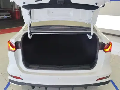 Roewe i5 2025, 7200 км, за 6394.67 USD