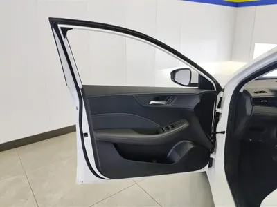 Roewe i5 2025, 7200 км, за 6384.26 USD - фото 7