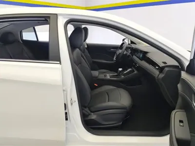 Roewe i5 2025, 7200 км, за 6384.26 USD - фото 8